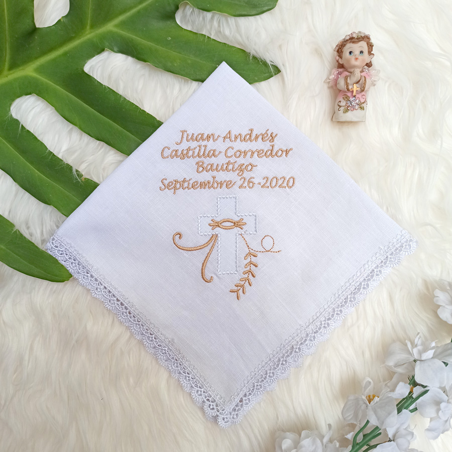 Pañuelo bordado de Bautizo de lino español – La Capotina