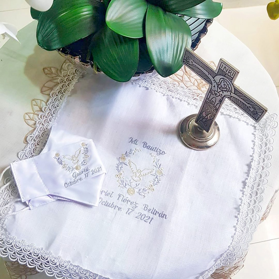 Pañuelo bordado de Bautizo de lino español – La Capotina